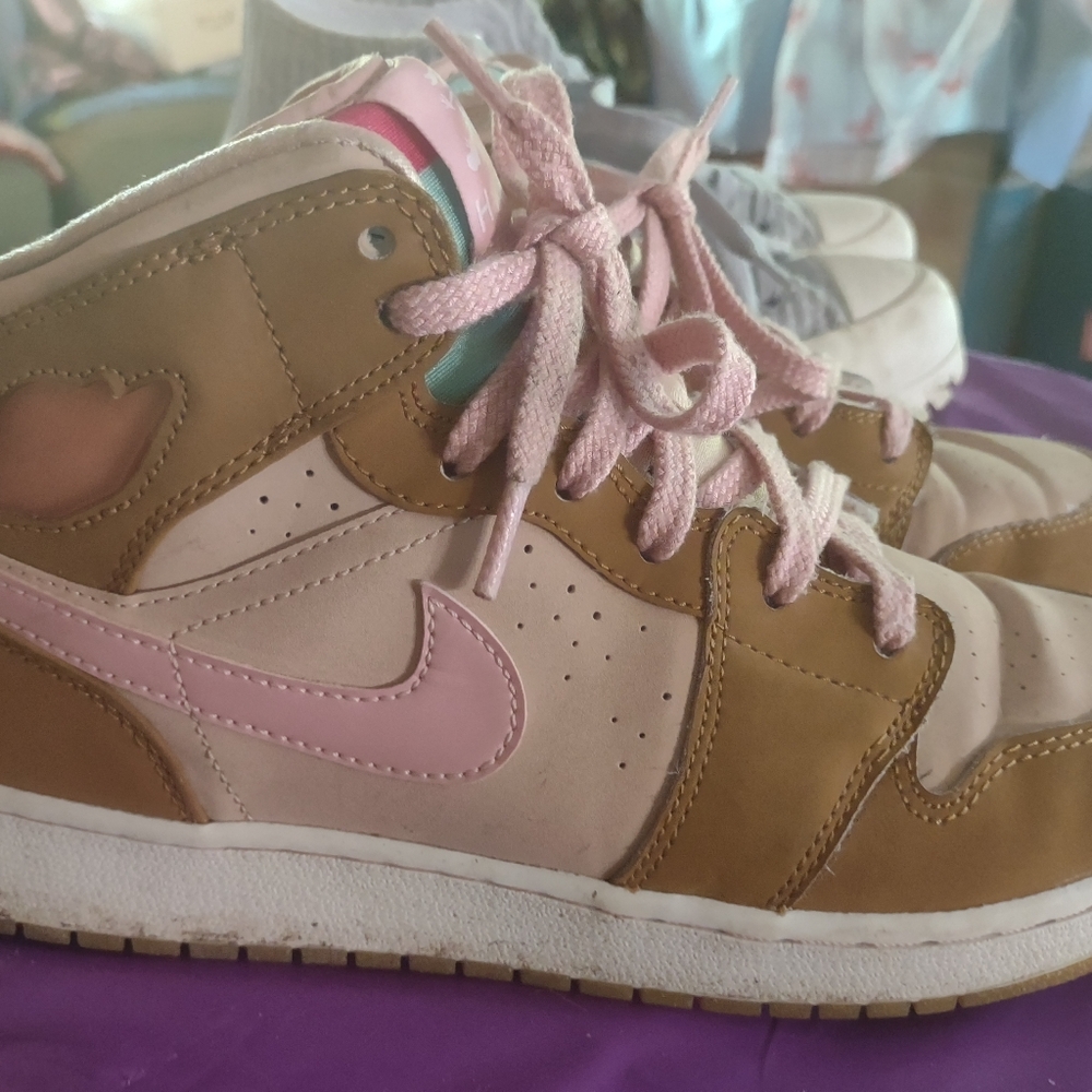 Air Jordan 1 Mid Hare Lola Bunny - Pink and Brown